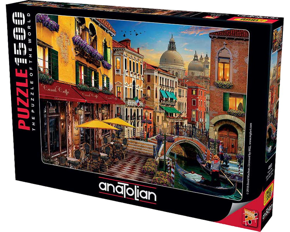 Café en el canal de Venecia